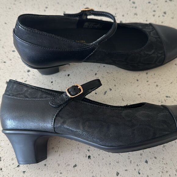 SAS Isabel Mary Jane's Size 8M Black/Snake Leather Shoes Made in USA EUC - Picture 12 of 12
